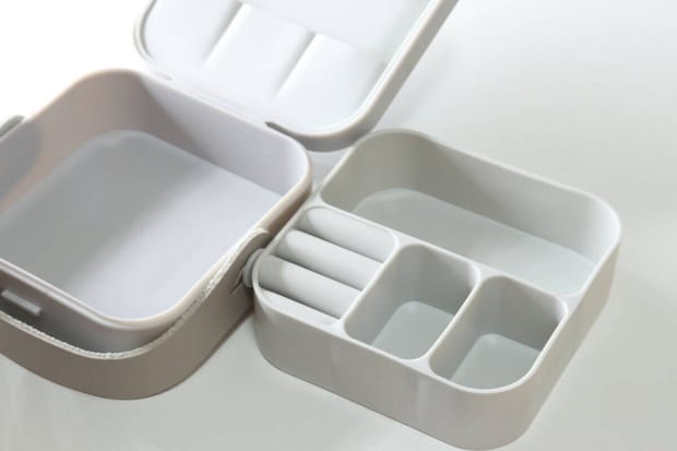 ダイソー アクセサリー収納ボックス 外せるタイプ ダイソーのアクセサリー収納ボックス 外せるタイプの中