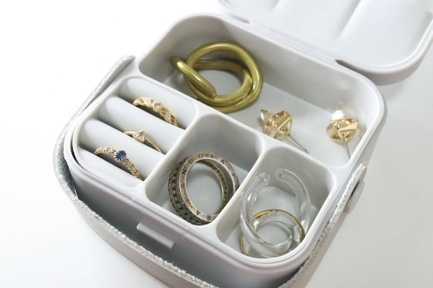 ダイソー アクセサリー収納ボックス 外せるタイプ ダイソーのアクセサリー収納ボックス 外せるタイプの収納例