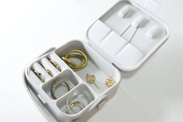 ダイソー アクセサリー収納ボックス 外せるタイプ ダイソーのアクセサリー収納ボックス 外せるタイプの収納例2