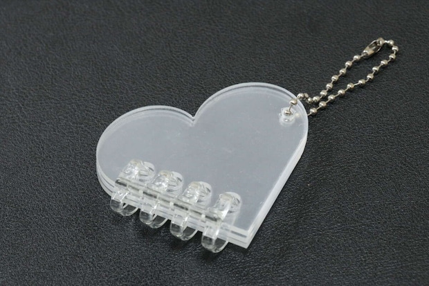 セリア バインダーアルバムキーホルダー ハート セリアのバインダーアルバムキーホルダー ハートのビジュアル