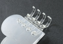 100均で気になる商品見つけた！「キーホルダー感覚で持ち歩ける！」一風変わったミニアルバム