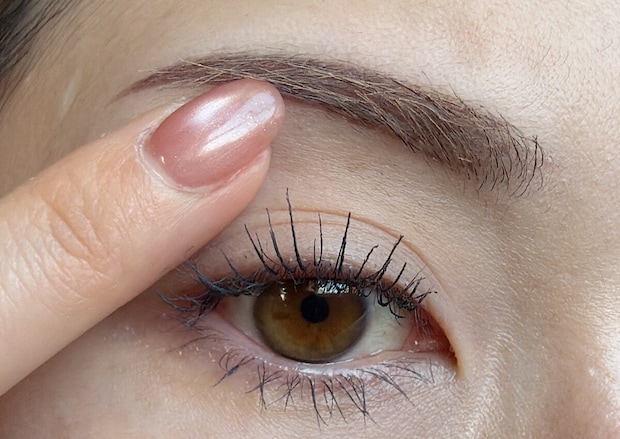 NG 眉の形をカクっとさせる NG 眉の形をカクっとさせる