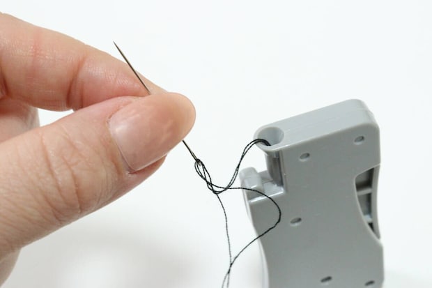 ワンタッチ糸通し 糸を通す ワンタッチ糸通し 糸を通す