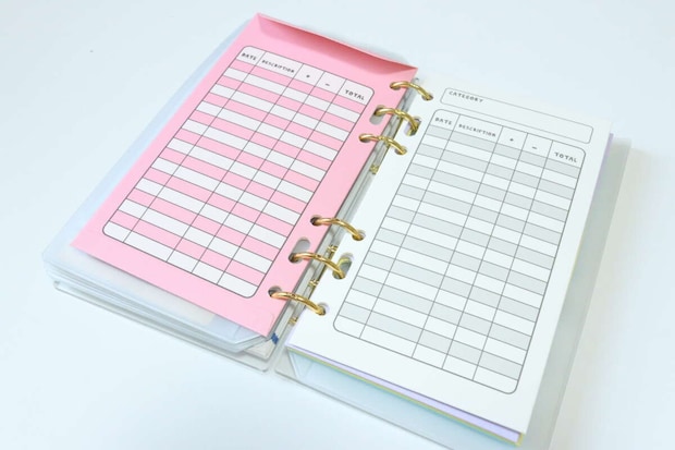 ダイソーの現金管理用封筒（バインダーサイズ、カラー、6枚）をバインダーに綴じる