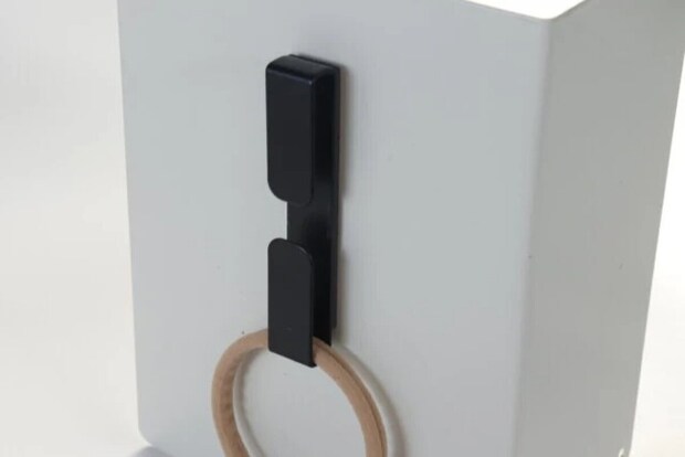 ダイソー　2way小物ホルダー（マグネット付、ブラック）　使用例　ヘアゴム　マグネット