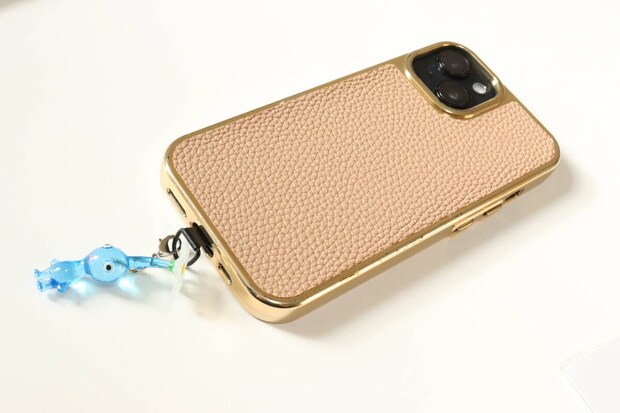 セリアの高見えスマートフォンストラップホルダー ステンレス 1P