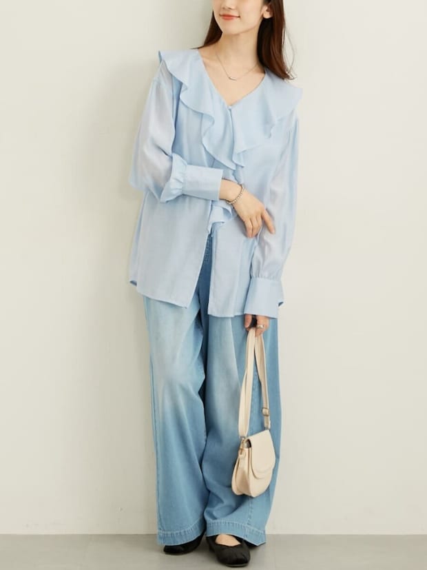 2026春大人女性おすすめラッフルブラウスコーデ