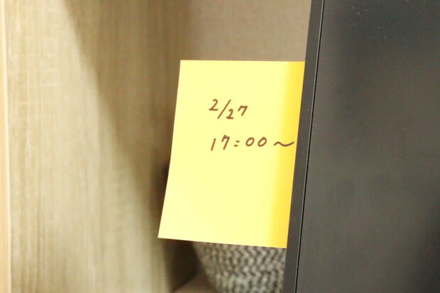 ダイソーの壁に貼れるふせん（50枚、オレンジ）をPCに貼り付ける