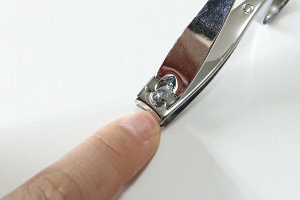 ハサミ型ネイルクリッパー　使用例