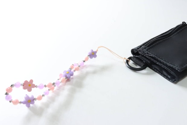 ダイソーの三つ折り財布にキーホルダーを付ける