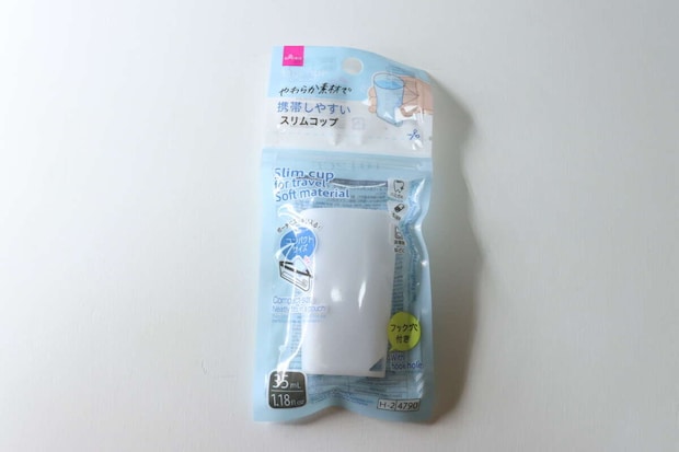 ダイソーの携帯しやすいスリムコップのパッケージ