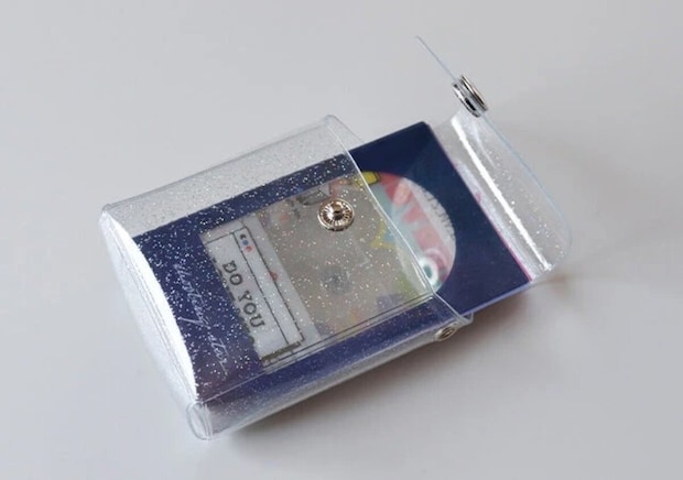 ダイソーのチェキ用フォトケース ボタン付