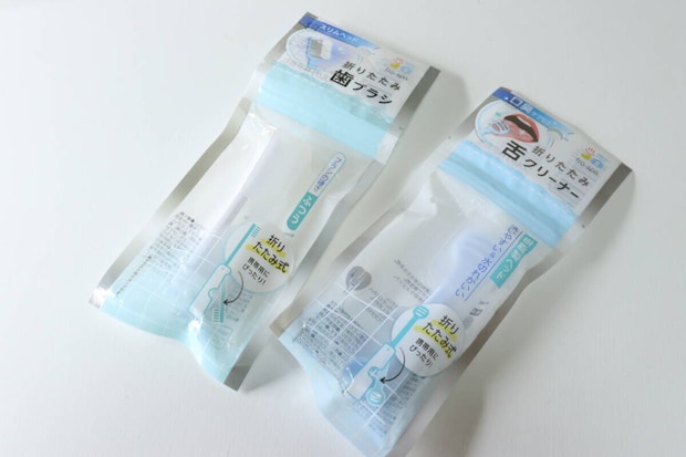 セリア折りたたみ歯ブラシ＆舌クリーナー