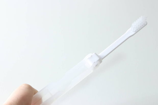 セリア折りたたみ歯ブラシホワイト