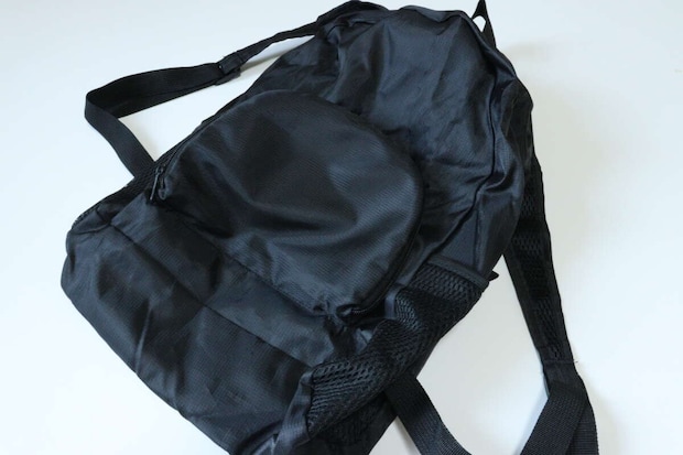 ダイソーのコンパクト折りたたみリュックの展開後