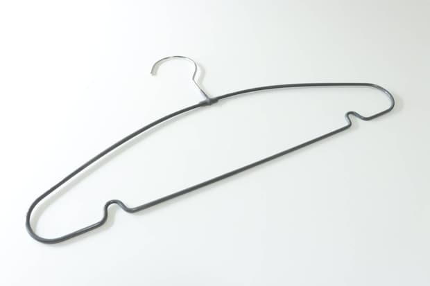 ダイソーの滑りにくいハンガー（4本）の全体図