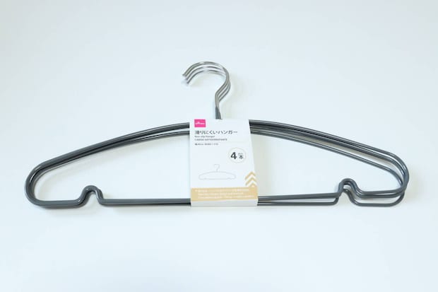 ダイソーの滑りにくいハンガー（4本）のビジュアル