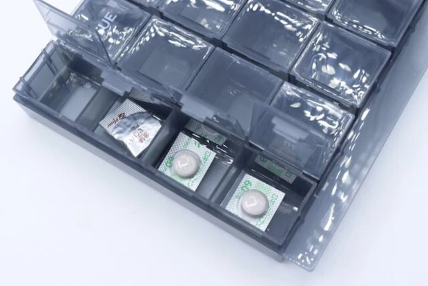 ダイソー　7DAYSピルケース（英字、グレー）　使用例