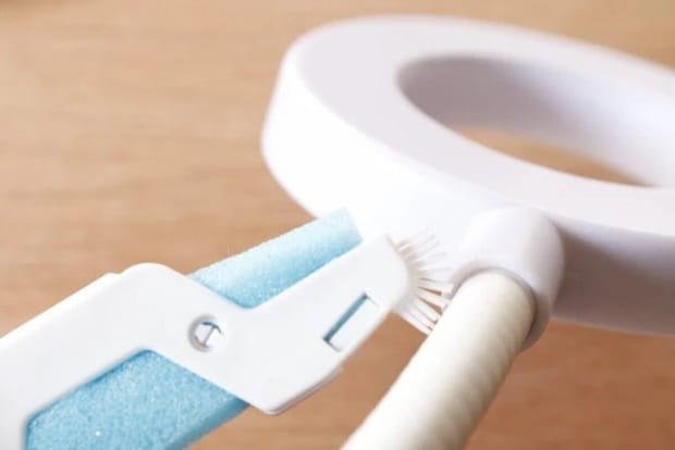 ダイソー　トイレブラシ　使用例　ブラシ