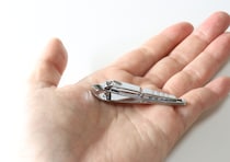 100均で持ち運びの最適解みつけた！小さいのに意外と機能的♡ポーチに入れときたいケアグッズ