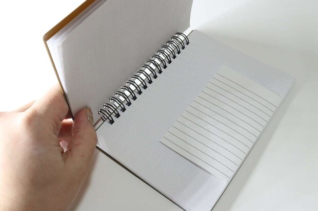 ノート罫線入ふせん（カバー付、30枚）　折り込める