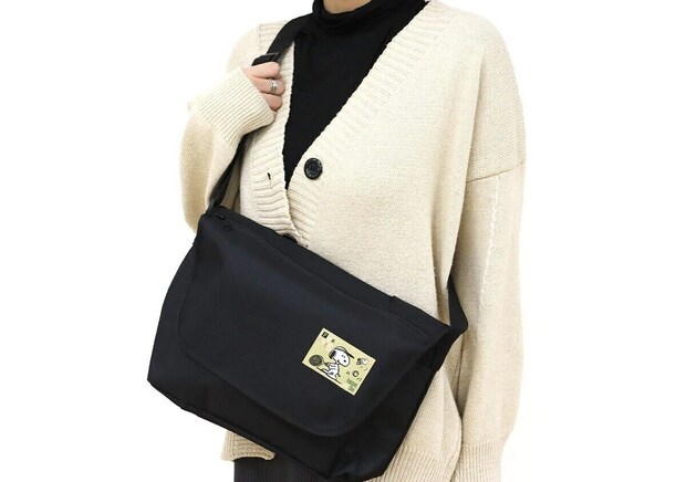 SNOOPY DAILY MESSENGER BAG BOOK着用例