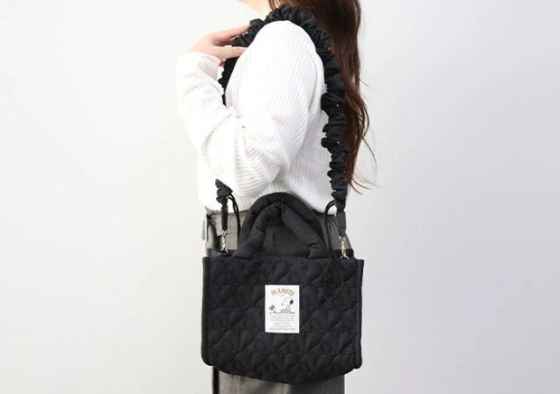 SNOOPY 2WAY QUILTING BAG スヌーピーがいっぱい！ 軽量キルティングバッグ BOOK着用例