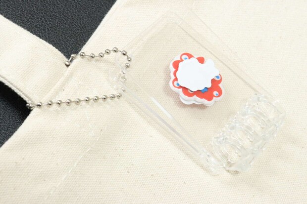 バインダーアルバムキーホルダー　ボールチェーン使用