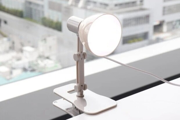 ダイソー　クリップ付 USBライト　使用例