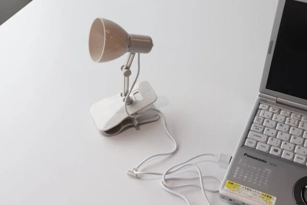 ダイソー　クリップ付 USBライト