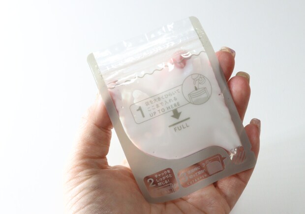 専用の道具は不要！閉じるだけでセットできる話題の100均詰め替え袋