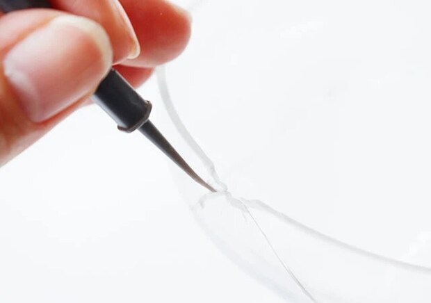 ダイソー　瞬間接着剤用スティック　使用例　細い筆