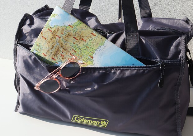 宝島社雑誌付録のオトナミューズ4月号増刊のColeman（コールマン）大きな前ポケットが付いた軽量ボストンバッグ3