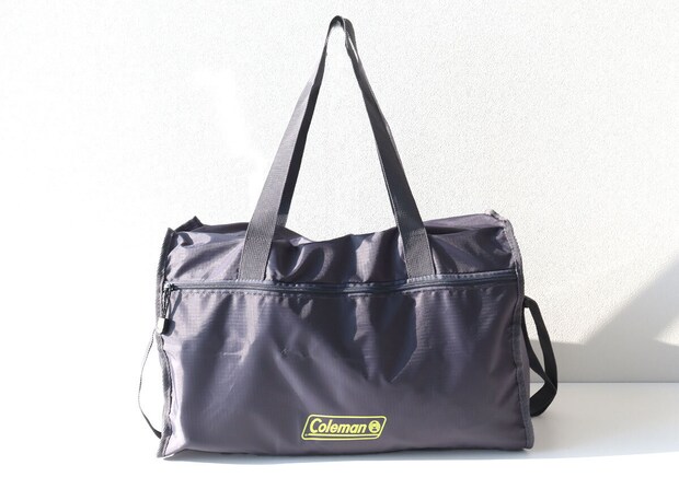 宝島社雑誌付録のオトナミューズ4月号増刊のColeman（コールマン）大きな前ポケットが付いた軽量ボストンバッグ1