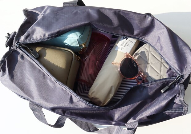 宝島社雑誌付録のオトナミューズ4月号増刊のColeman（コールマン）大きな前ポケットが付いた軽量ボストンバッグ4