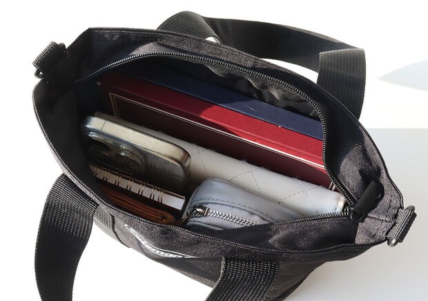 宝島社雑誌付録のオトナミューズ4月号のColeman（コールマン）着脱可能なショルダーストラップ付きミニトート4