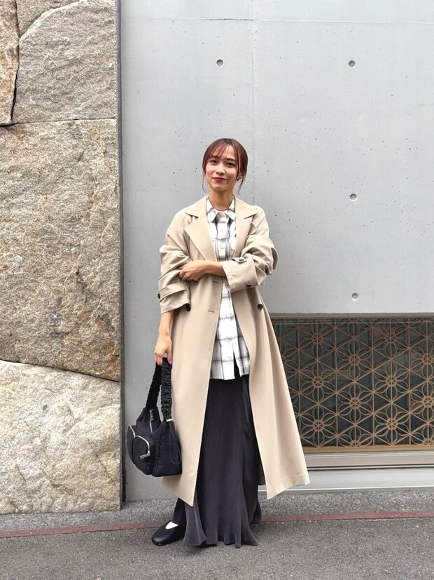 2026春大人女性おすすめベージュトレンチカジュアルコーデ
