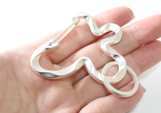 100均のこれヘビロテ確定！小物や推しグッズに♡ニュアンスデザインの高見えカラビナフック