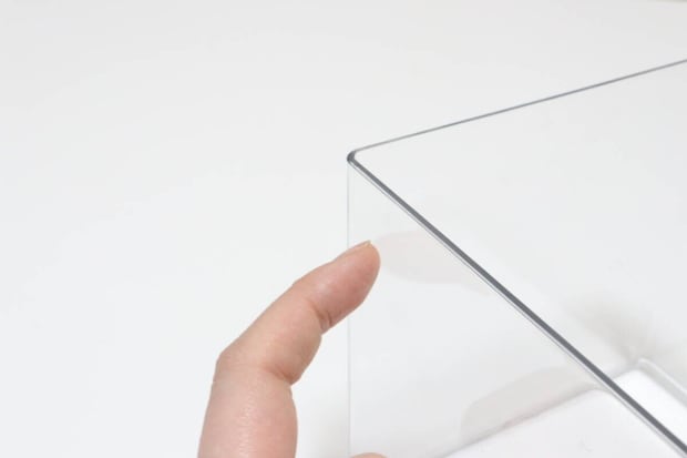 ダイソーの四角型水槽は丈夫なプラスチック製で軽量