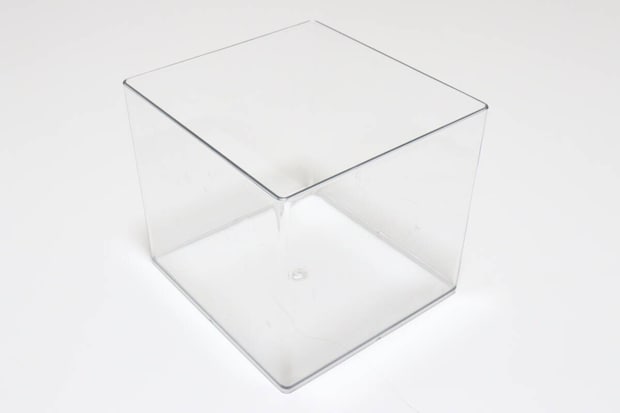 ダイソーの四角型水槽の小さいサイズ