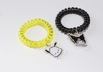 100均のゴムが本気で使える！「じゃない使い方」が便利！バッグに入れておきたい優秀グッズ