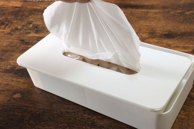 ティッシュケース（ホワイト）　蓋のズレ