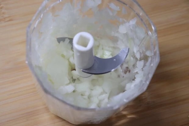 ダイソーの手軽なプッシュ野菜カッター