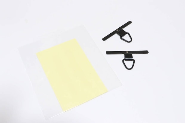 ダイソーのストラップホールシート2P ステンレス スリム ブラックの内容