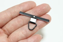 100均で買えるの嬉しすぎるよ！ねじれにも強いタフな奴♡素材が決め手のスマホグッズ