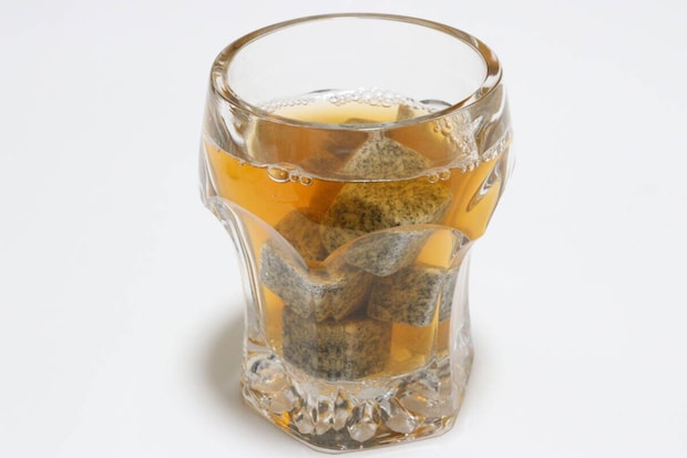 ダイソーのストーンアイスキューブは花崗岩製で高級感がある