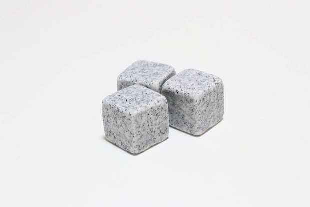 ダイソー ストーンアイスキューブ 3個 ダイソーの溶けない氷のストーンアイスキューブ