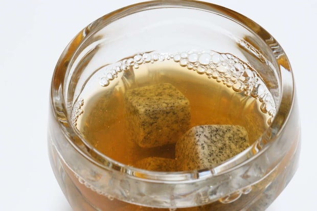 ダイソーのストーンアイスキューブは飲み物の冷たさをキープできる