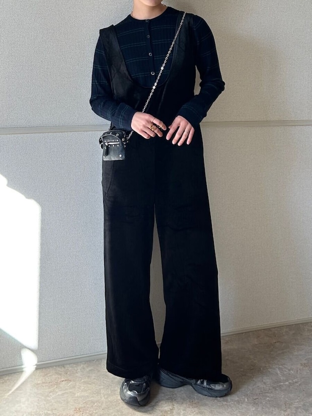 cocaベロアオールインワン cocaベロアオールインワンとシンプルカーディガンコーデ