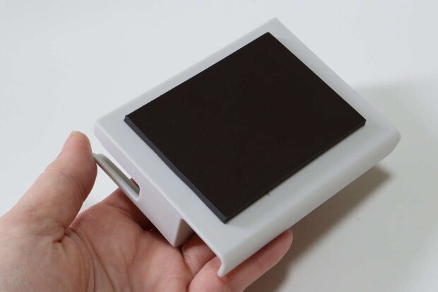 セリア ロッカー用スマホホルダー セリアのロッカー用スマホホルダーの裏面のマグネット